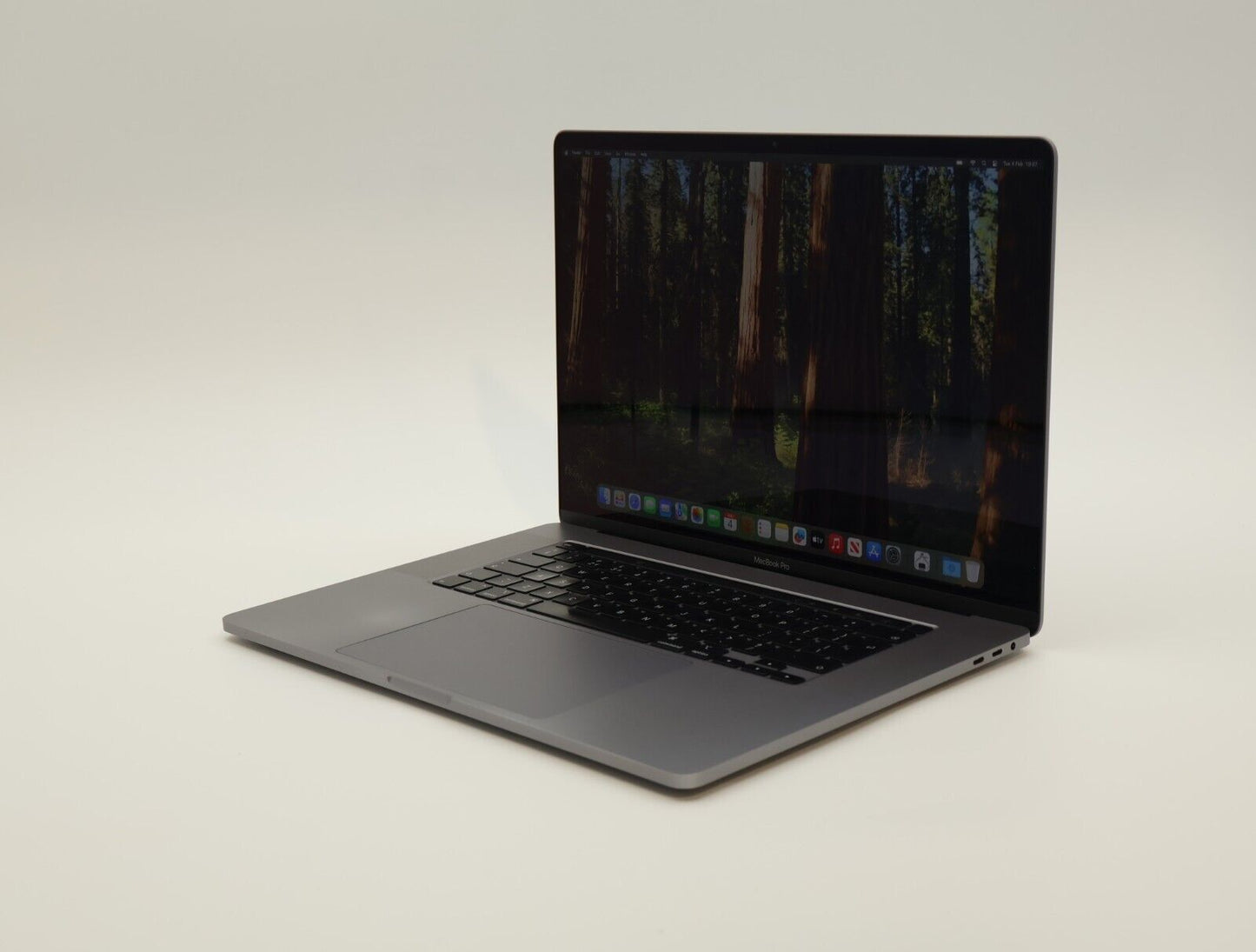 MacBook Pro A2141 16" Laptop 2019 I9-9980HK 2.4GHZ 32GB RAM 512GB AMD