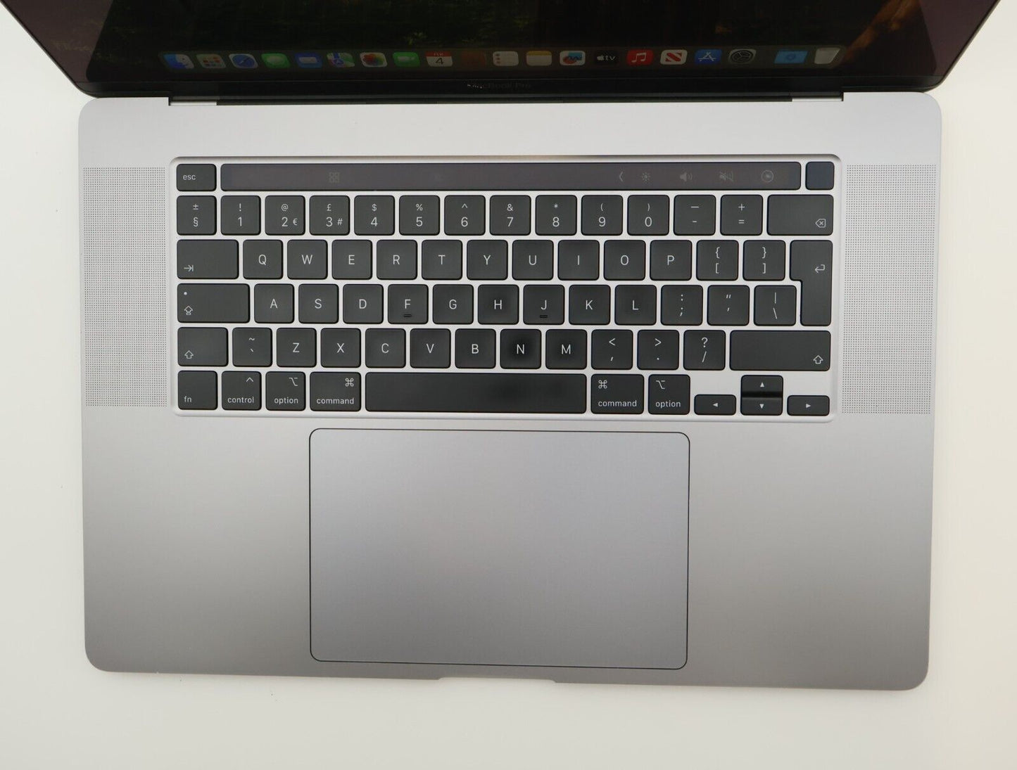 MacBook Pro A2141 16" Laptop 2019 I9-9980HK 2.4GHZ 32GB RAM 512GB AMD